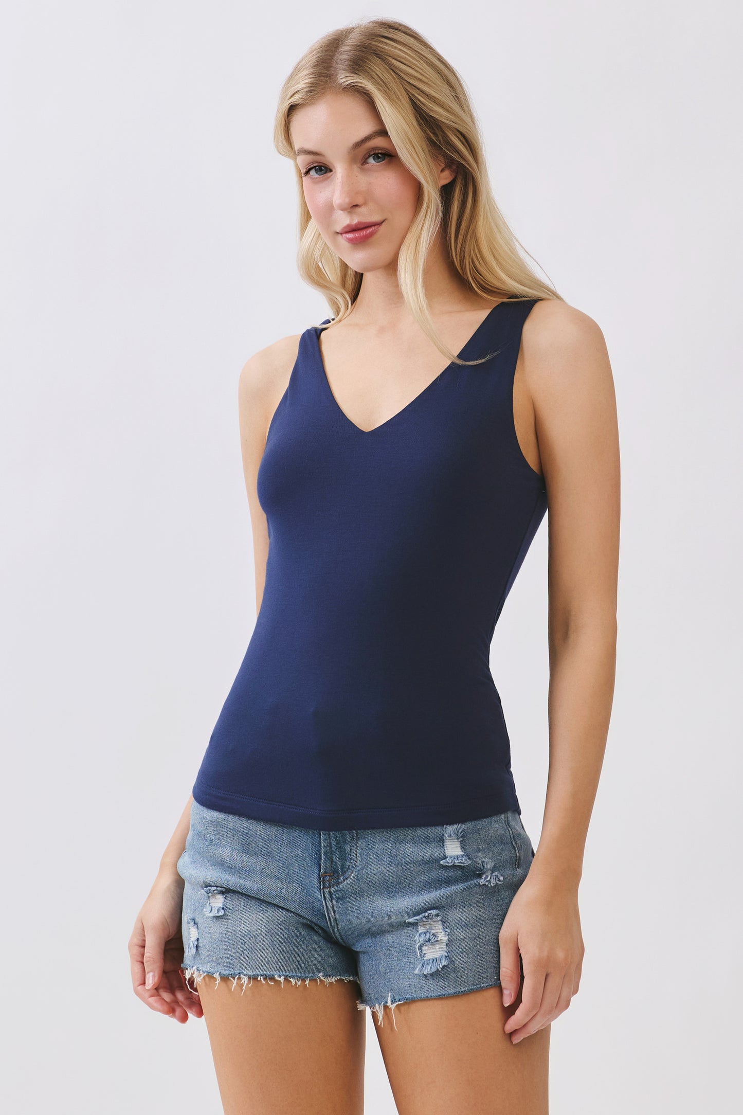 DOUBLE LAYER V-NECK SLEEVELESS FITTED KNIT TOP