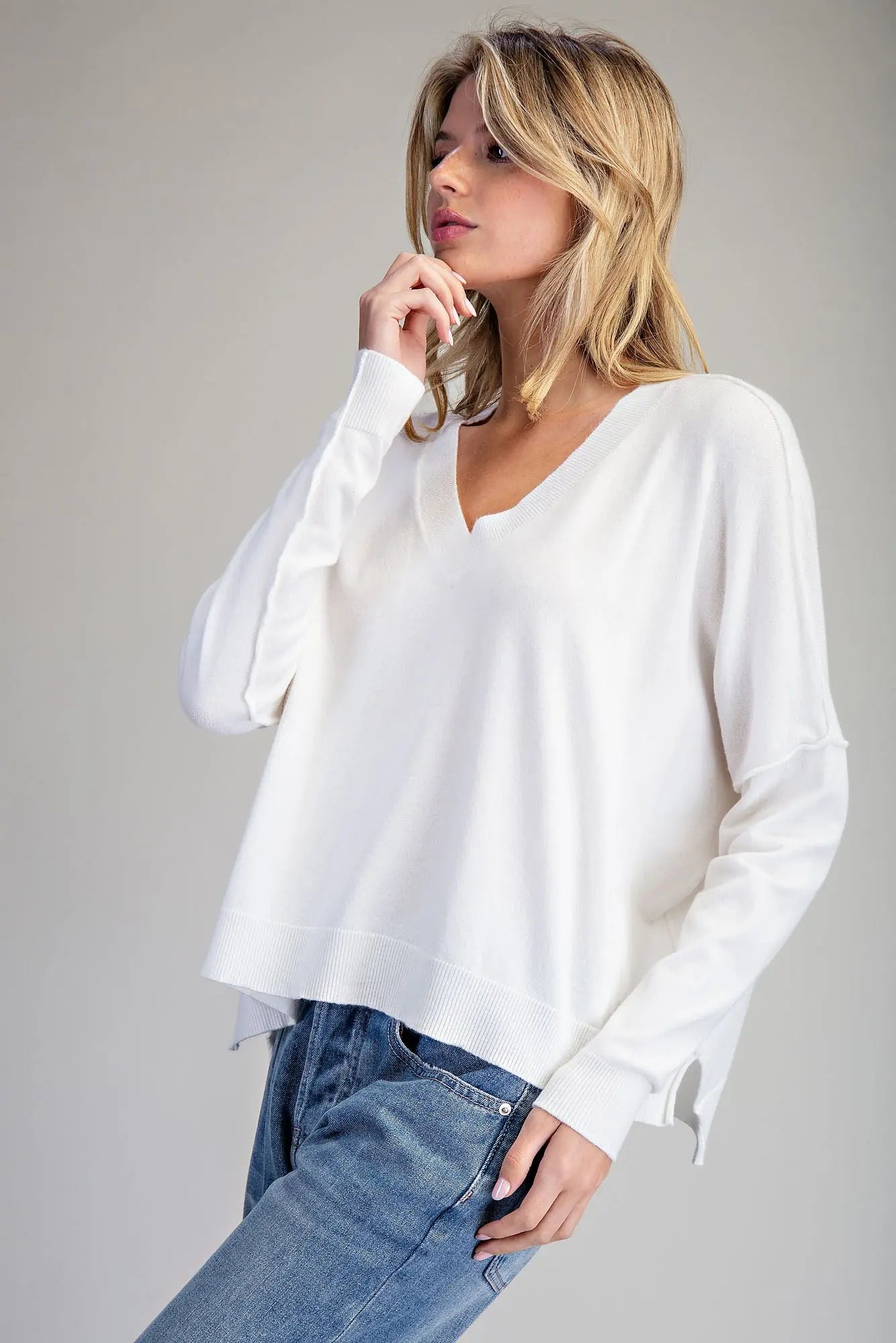 SOFT V-NECK LONG SLEEVE KNIT SWEATER