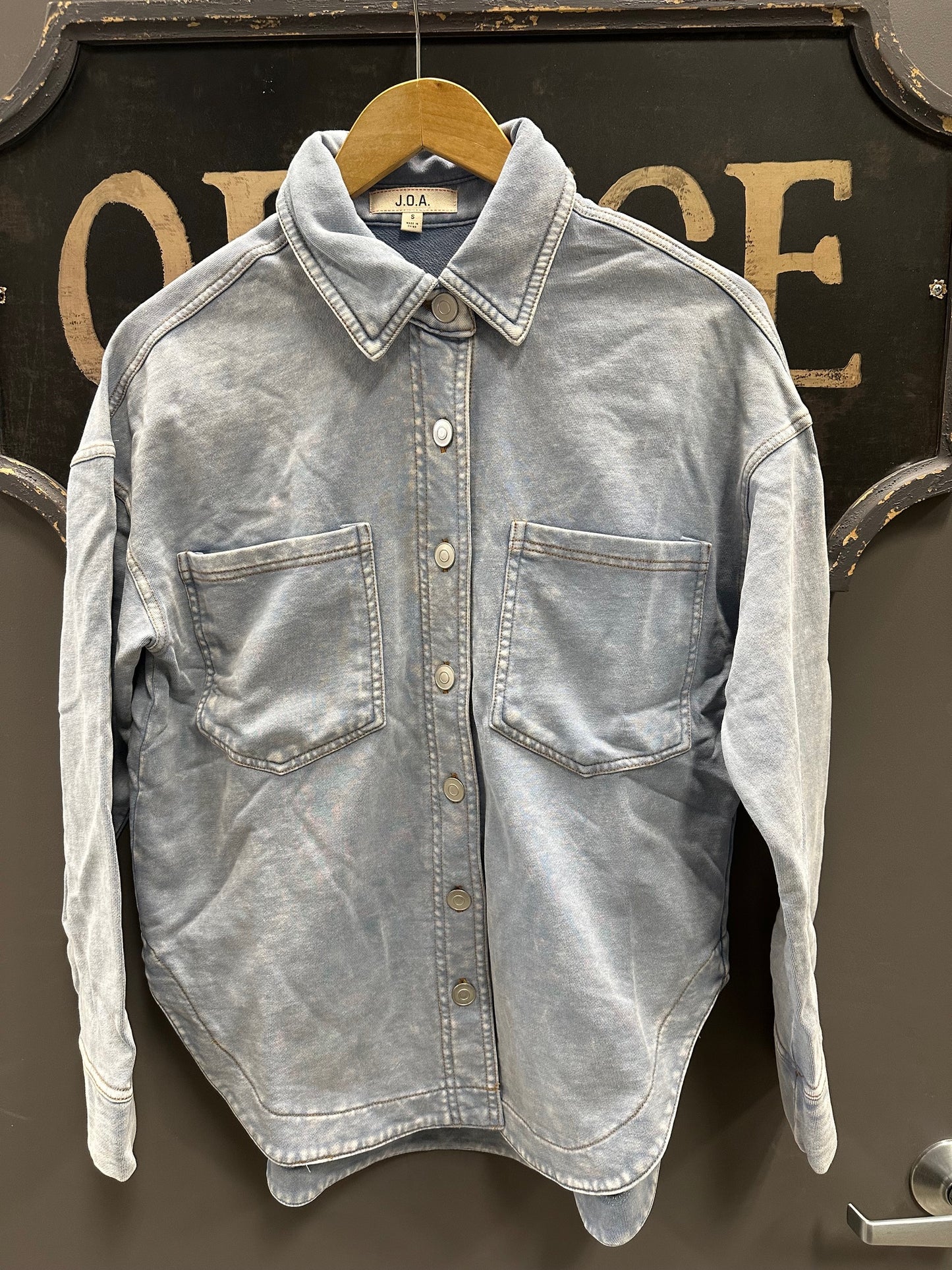 ACID WASHED COLLARED BUTTON DOWN KNIT TOP