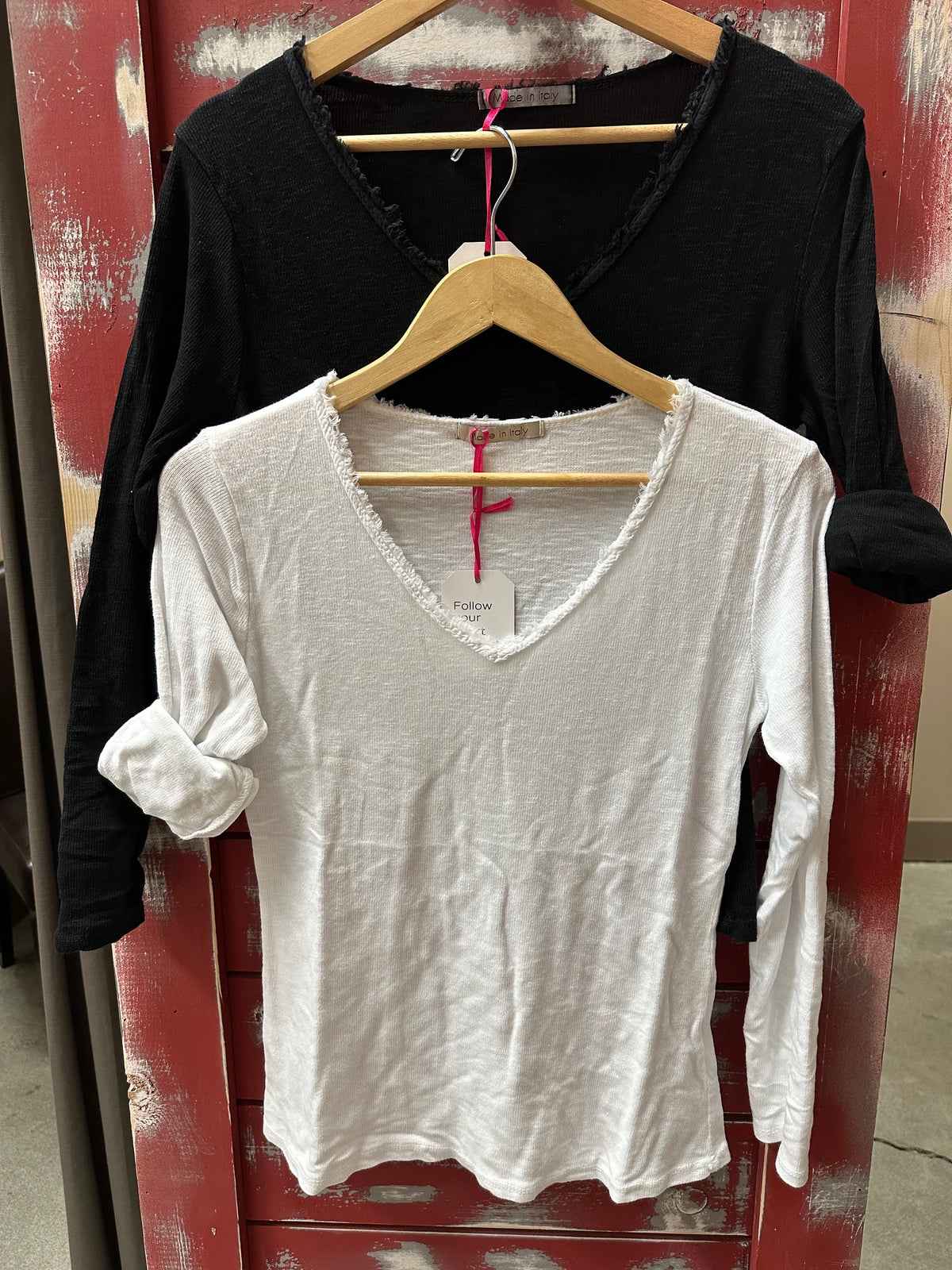 FRAYED V-NECK LONG SLEEVE T-SHIRT