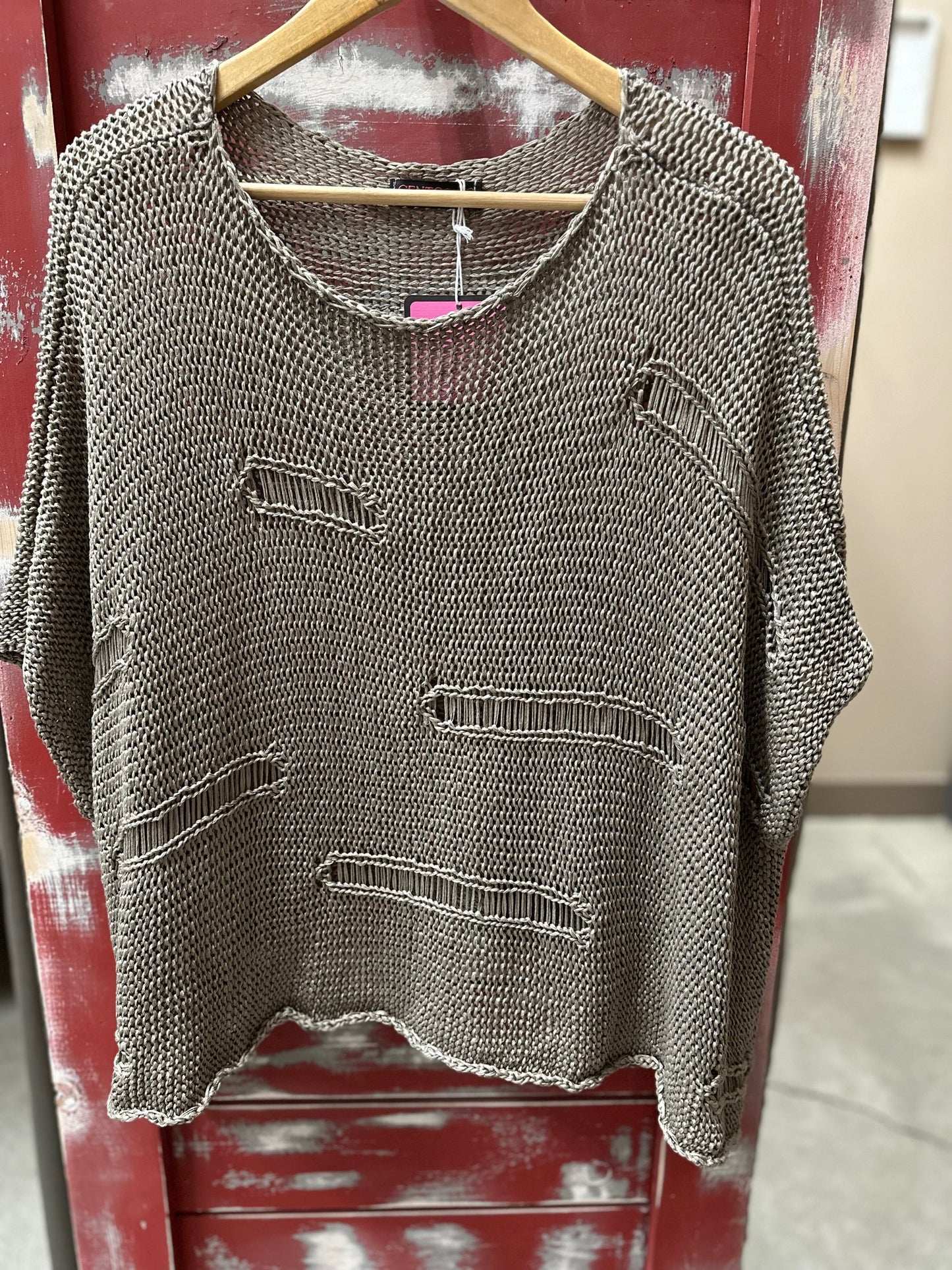 LOOSE KNIT SWEATER