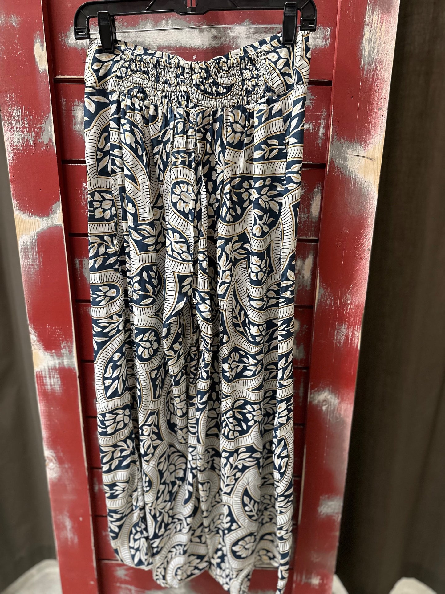 METALLIC PRINT PULL ON PANT