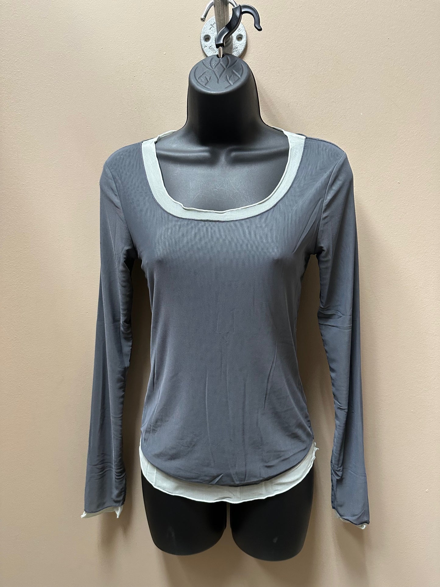 DOUBLE LAYER SCOOP NECK MESH TOP
