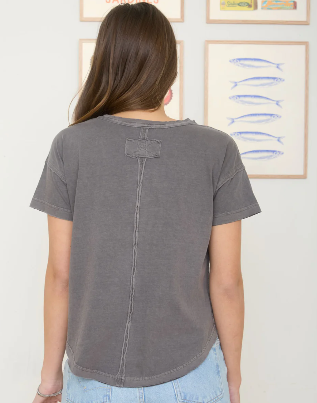 ROUND NECK SHORT SLEEVE EXPOSED SEAM TOP