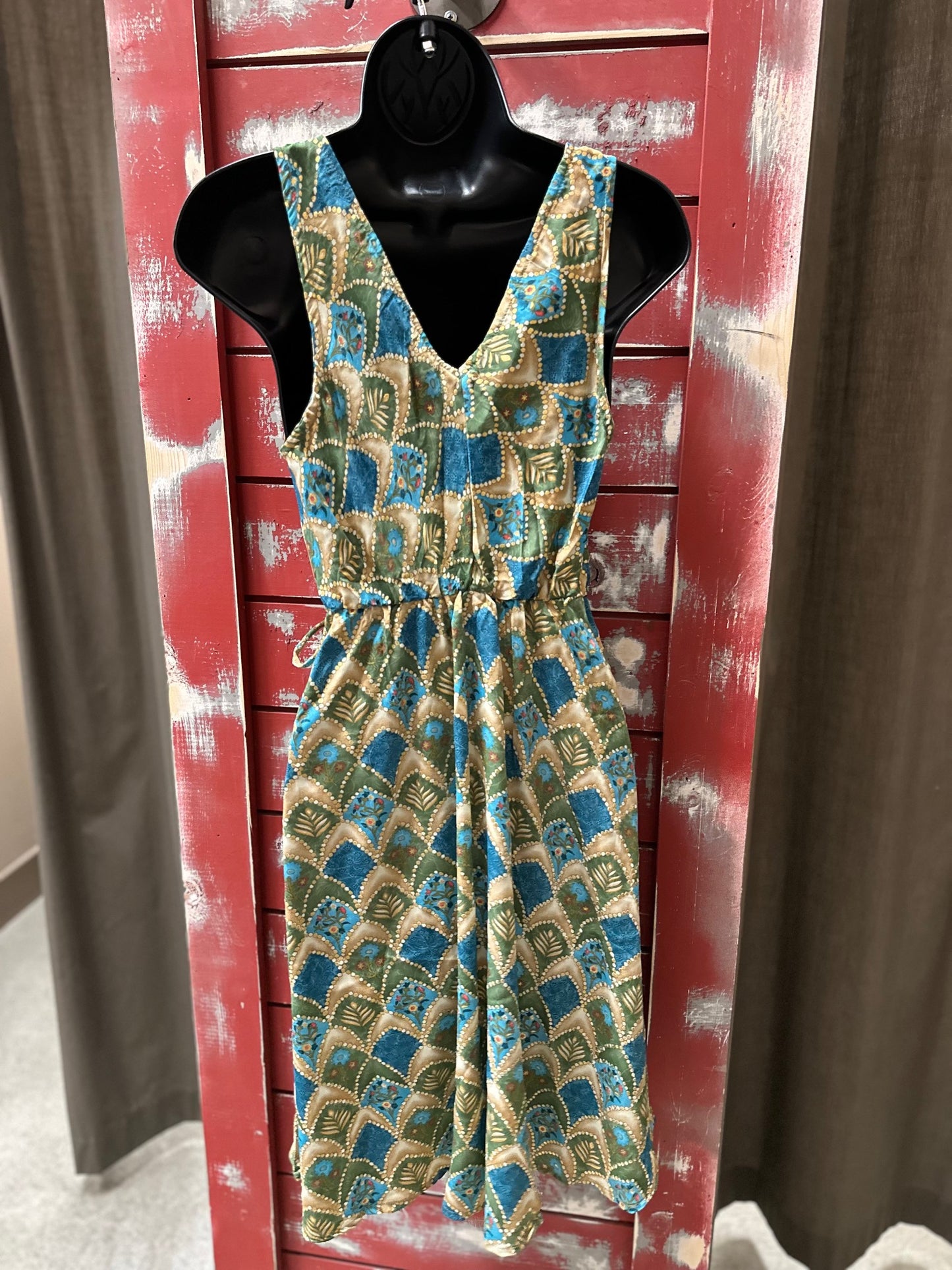 DALAH SLEEVELESS MIDI DRESS