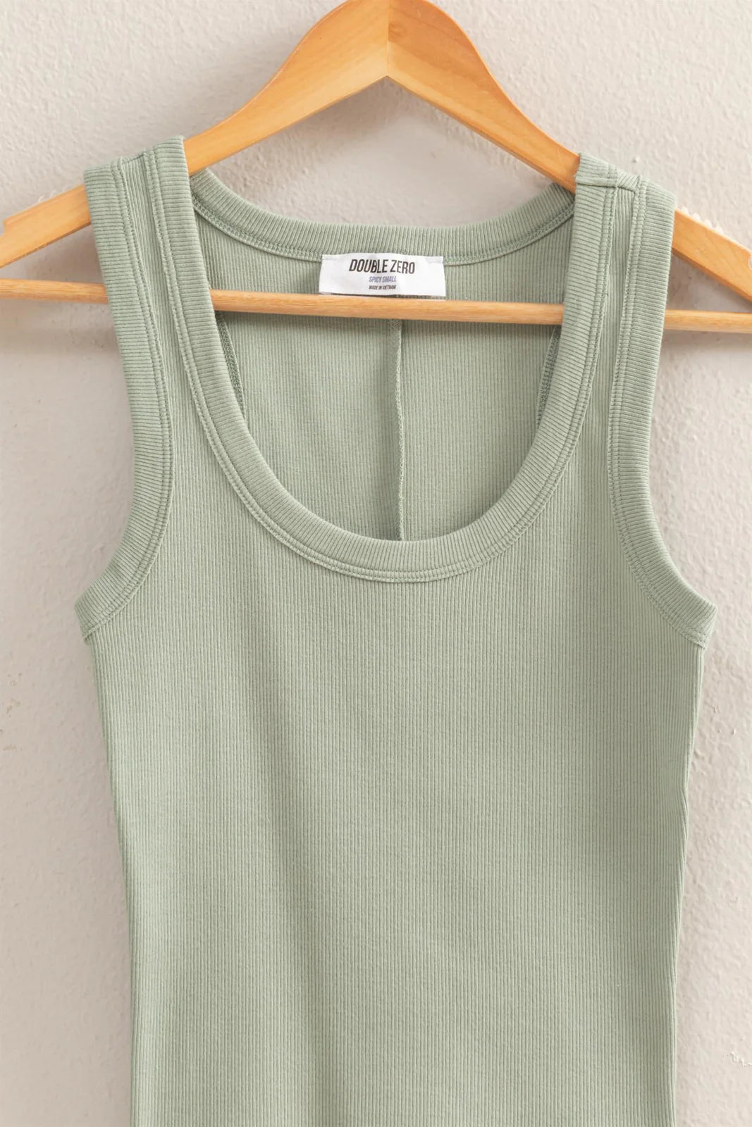 SCOOP NECK RIBBED TANK TOP