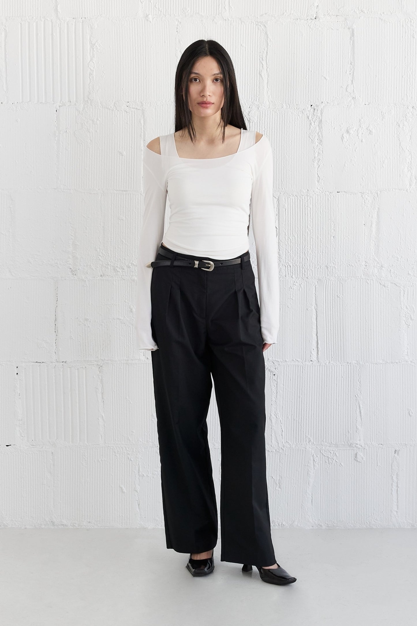 LONG SLEEVE SCOOP NECK TOP