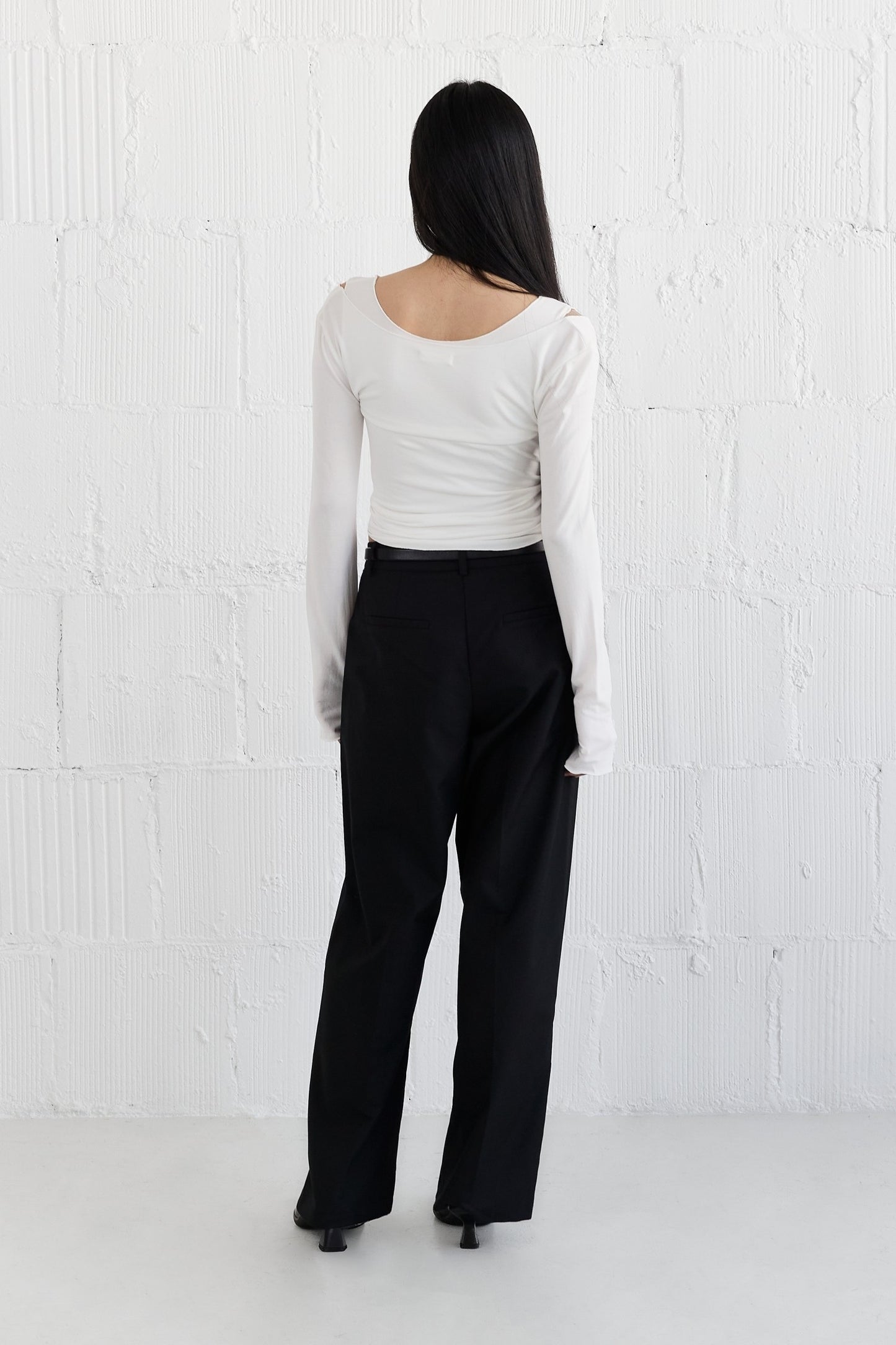 LONG SLEEVE SCOOP NECK TOP