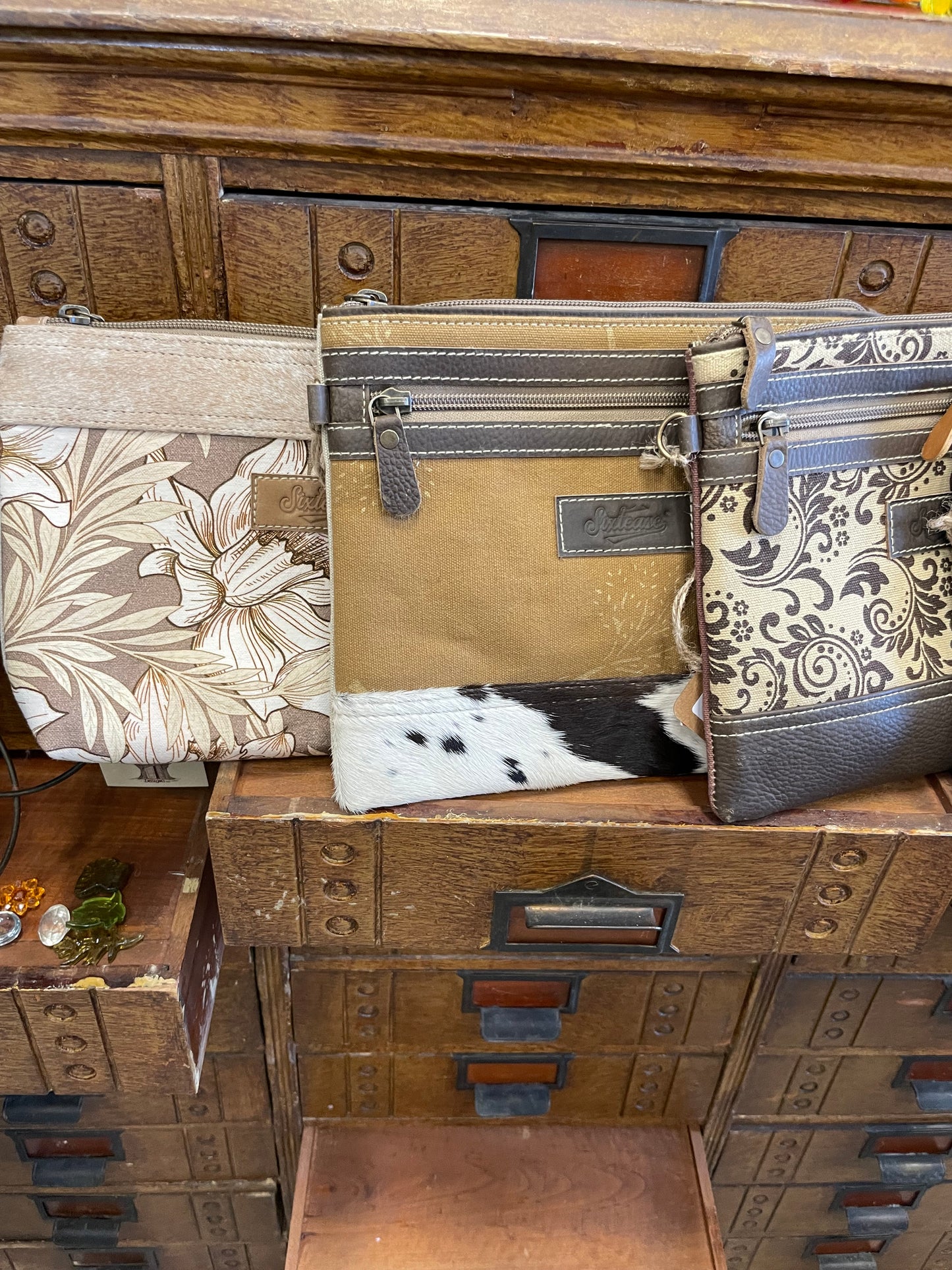 SIXTEASE UP-CYCLED WRISTLET