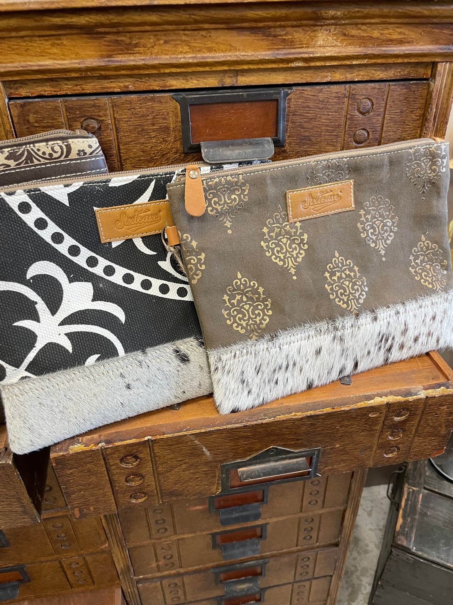 SIXTEASE UP-CYCLED WRISTLET