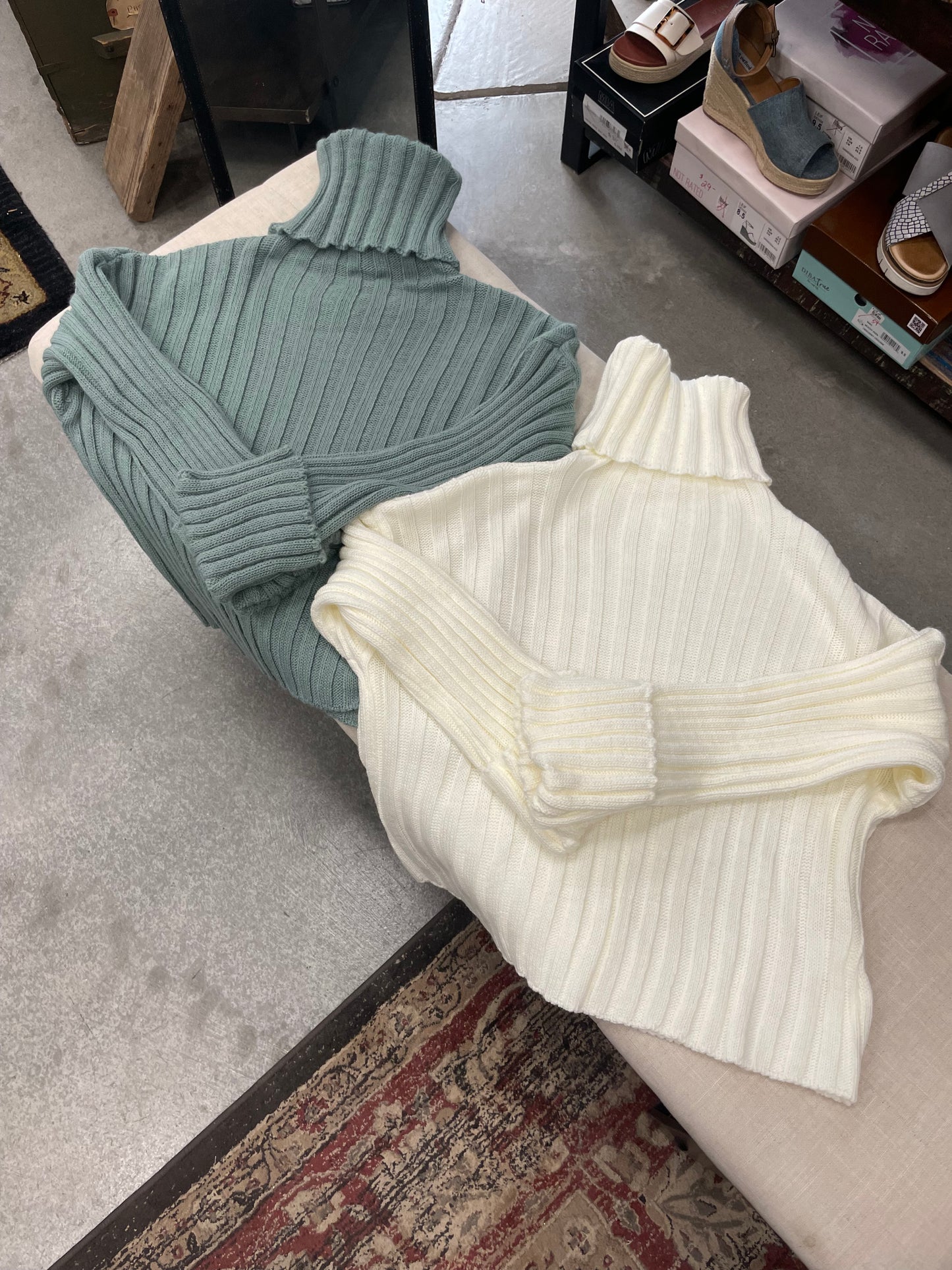 KNIT PULLOVER SWEATER