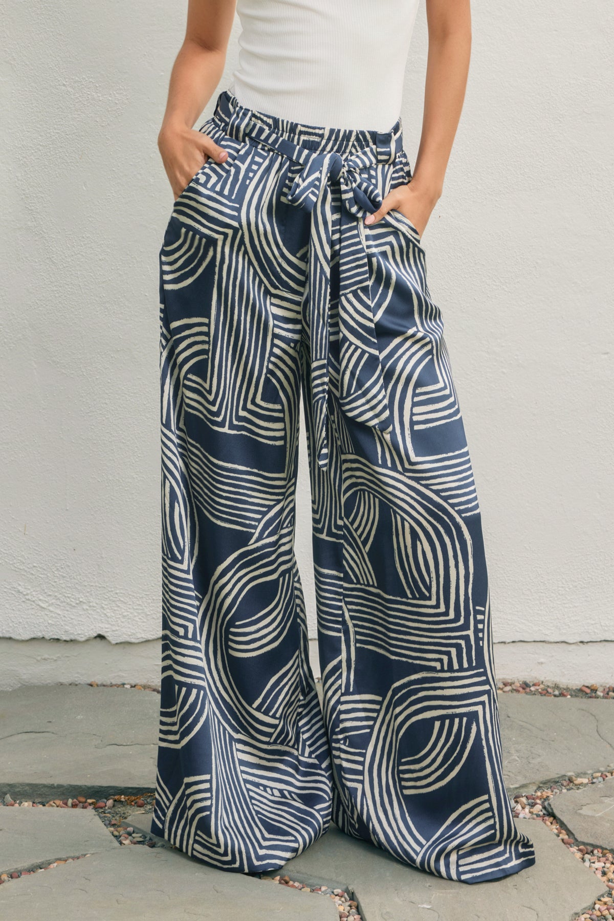 MONOCHROME MOTION LOOPED BELT PANTS
