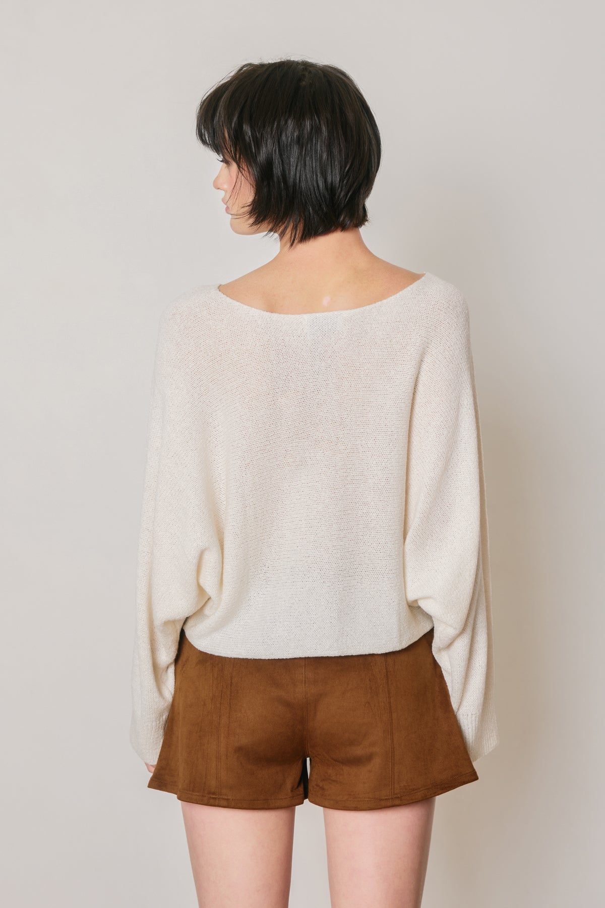 LIGHT KNIT BATWING BOAT NECK TOP