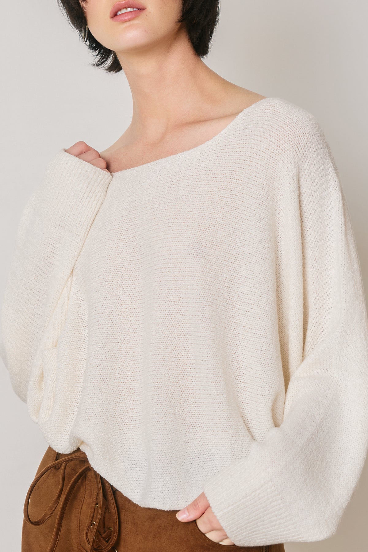 LIGHT KNIT BATWING BOAT NECK TOP