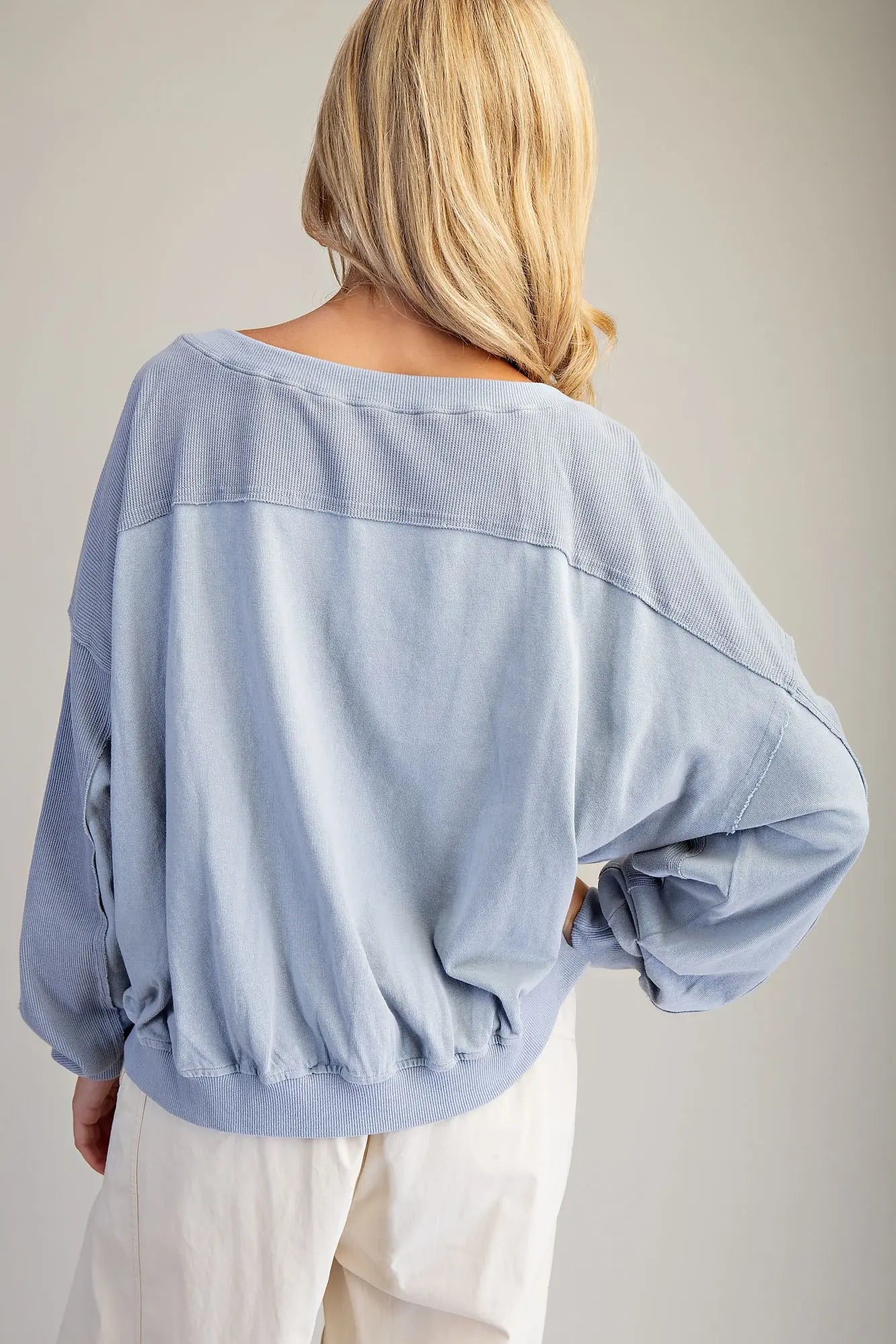 WASHED V-NECK LONG SLEEVE TWO TONE TOP