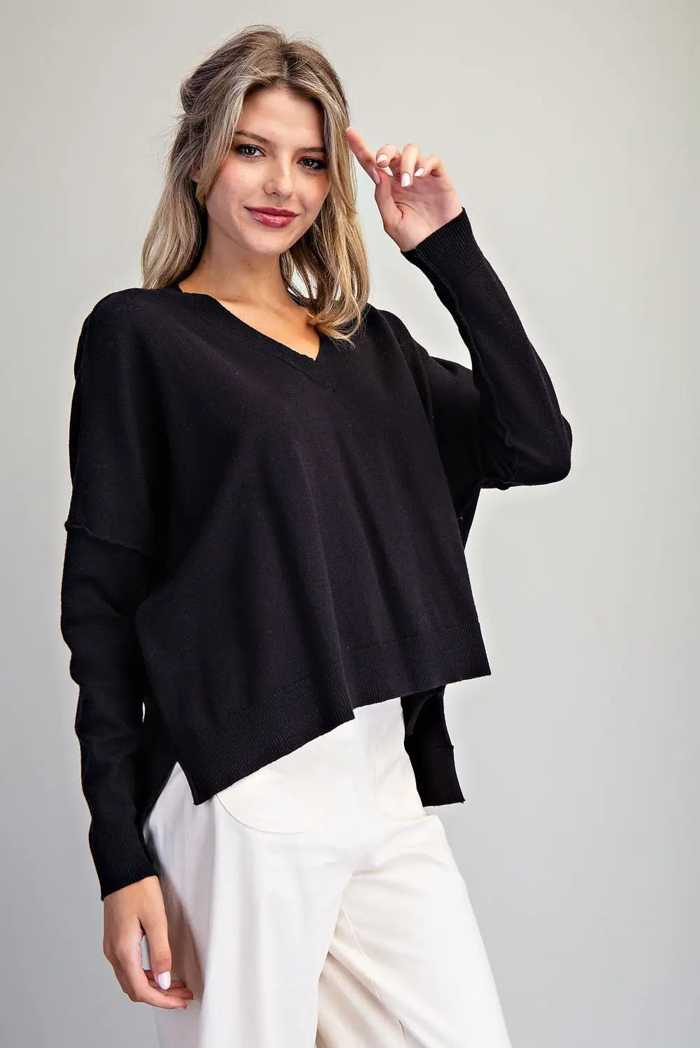 LONG SLEEVE V NECK KNIT TOP