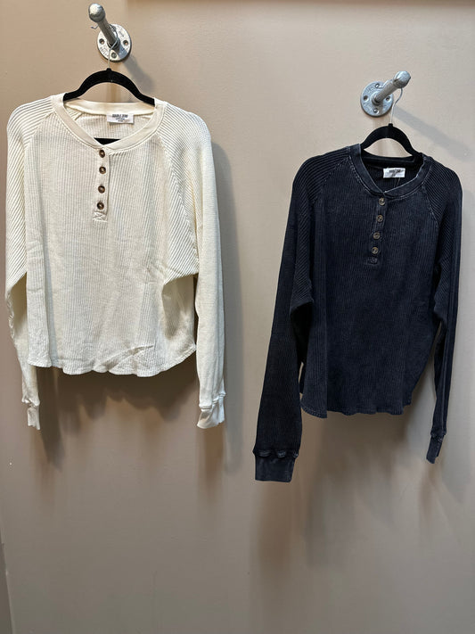 WAFFLE KNIT QUARTER BUTTON DOWN LONG SLEEVE TOP.