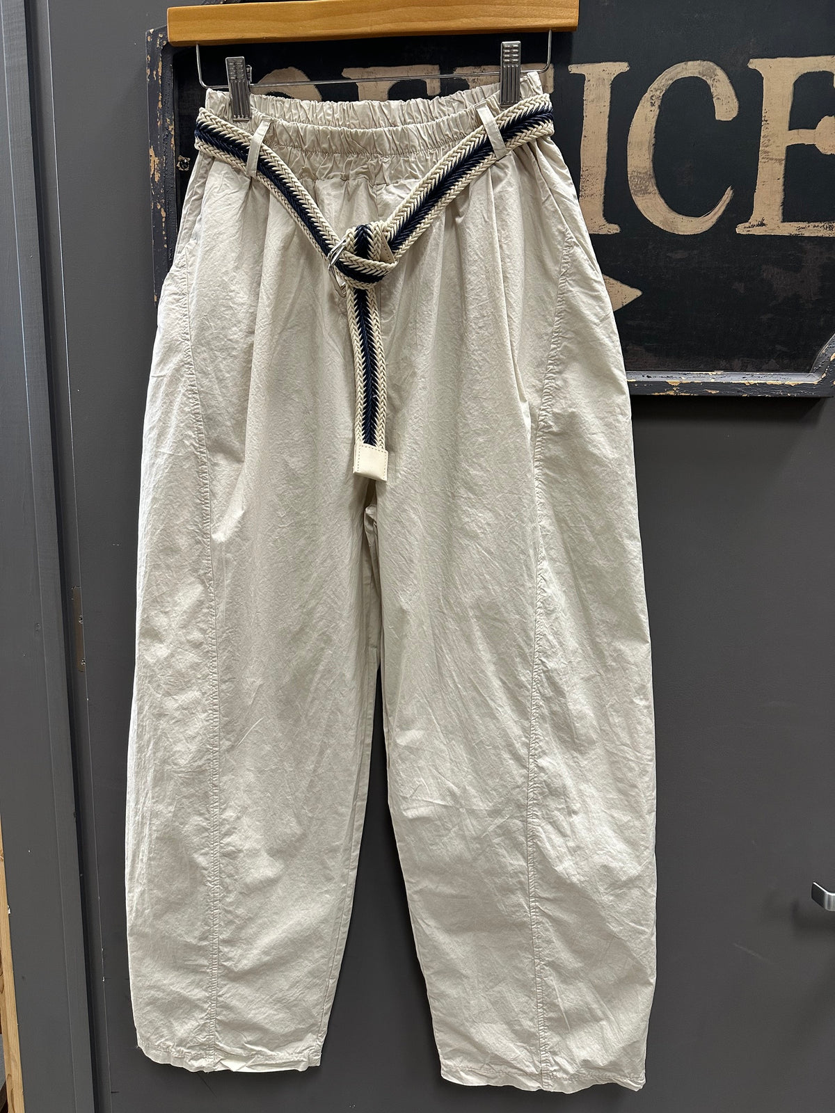 CASUAL PLEATED TROUSER PANT, ELASTIC WAISTBAND AND BRAIDED BELT