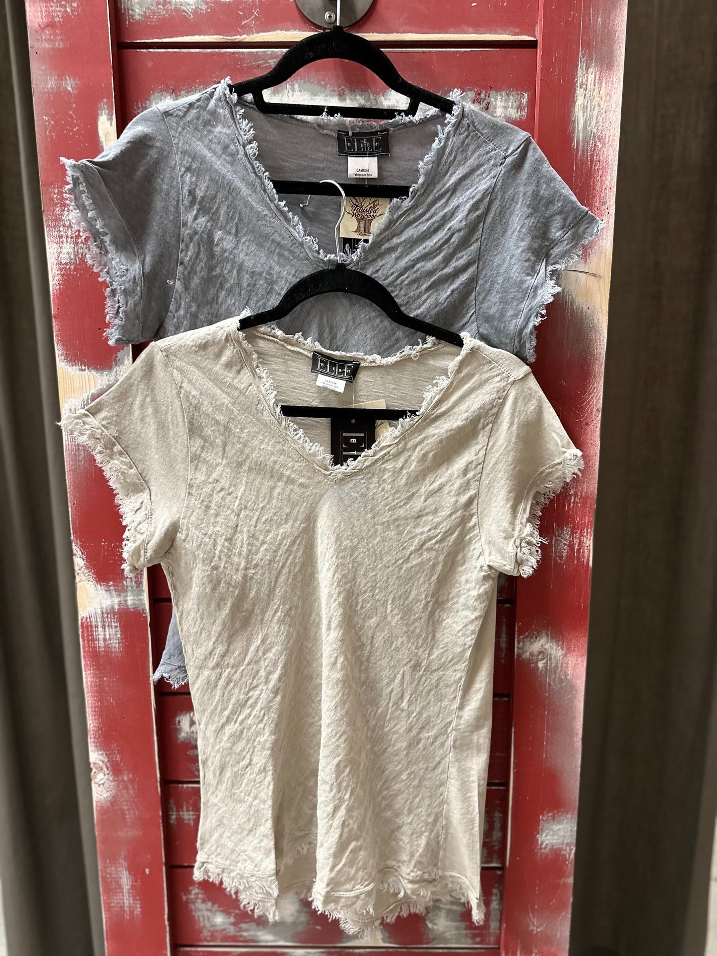 SHORT SLEEVE V-NECK FRAYED EDGES