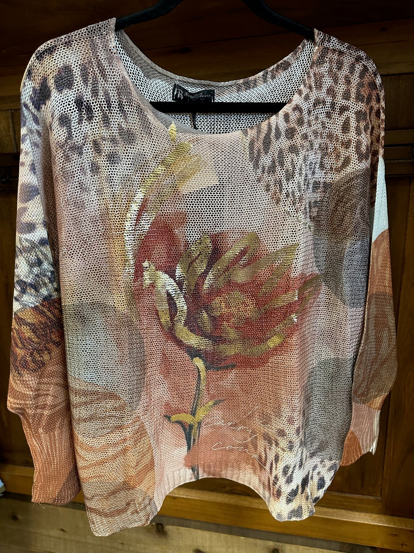 KNIT TOP WITH DESIGN AND DOLMAN SLEEVES