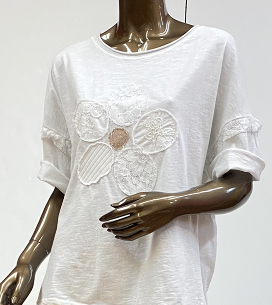 SHORT SLEEVE T-SHIRT WITH LACE PATCH FLOWER DETAIL