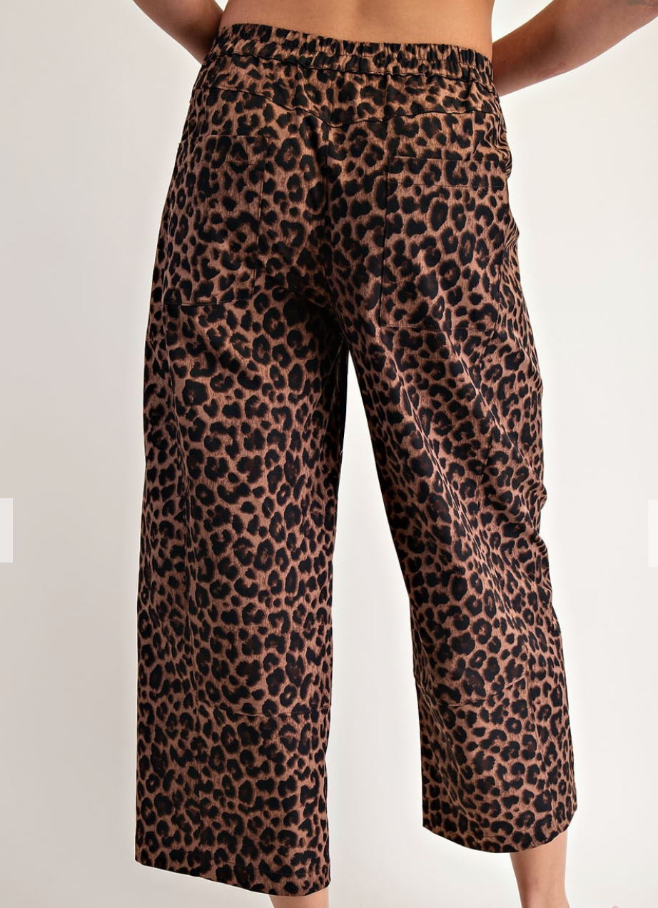 LEOPARD PRINT PANT WITH AN ELASTIC WAIST