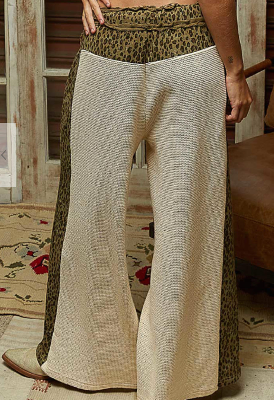 STRAIGHT FIT PANTS WITH THERMAL ANIMAL PRINT CONTRAST