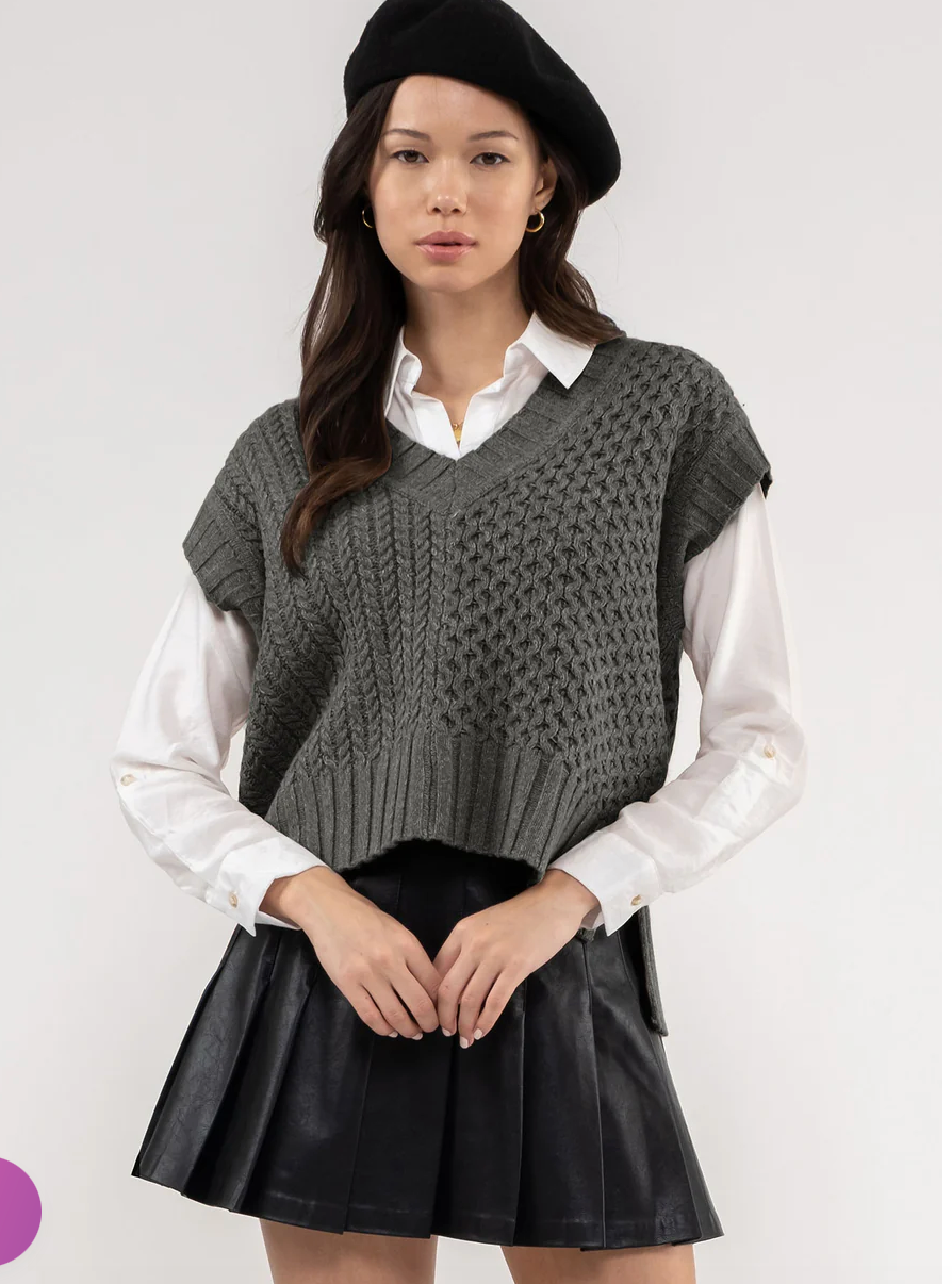 CABLE KNIT CONTRAST SWEATER VEST