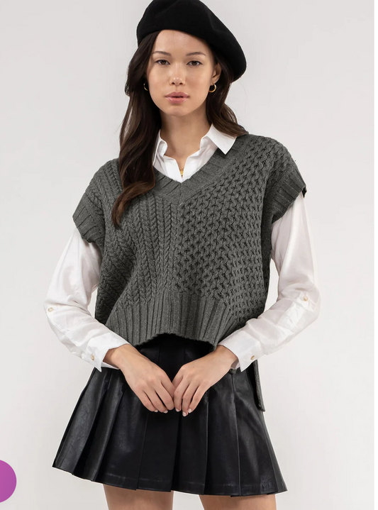 CABLE KNIT CONTRAST SWEATER VEST