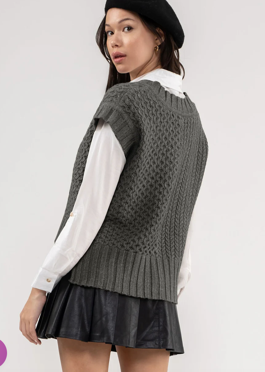 CABLE KNIT CONTRAST SWEATER VEST