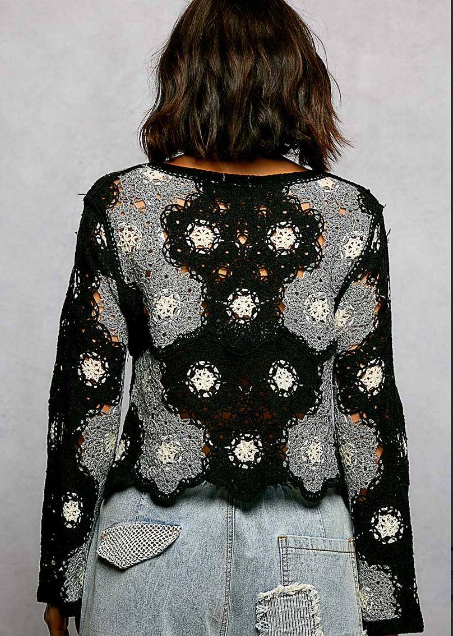 RELAXED CROCHET TOP W/ FLORAL WAVE & BEADED DETAIL