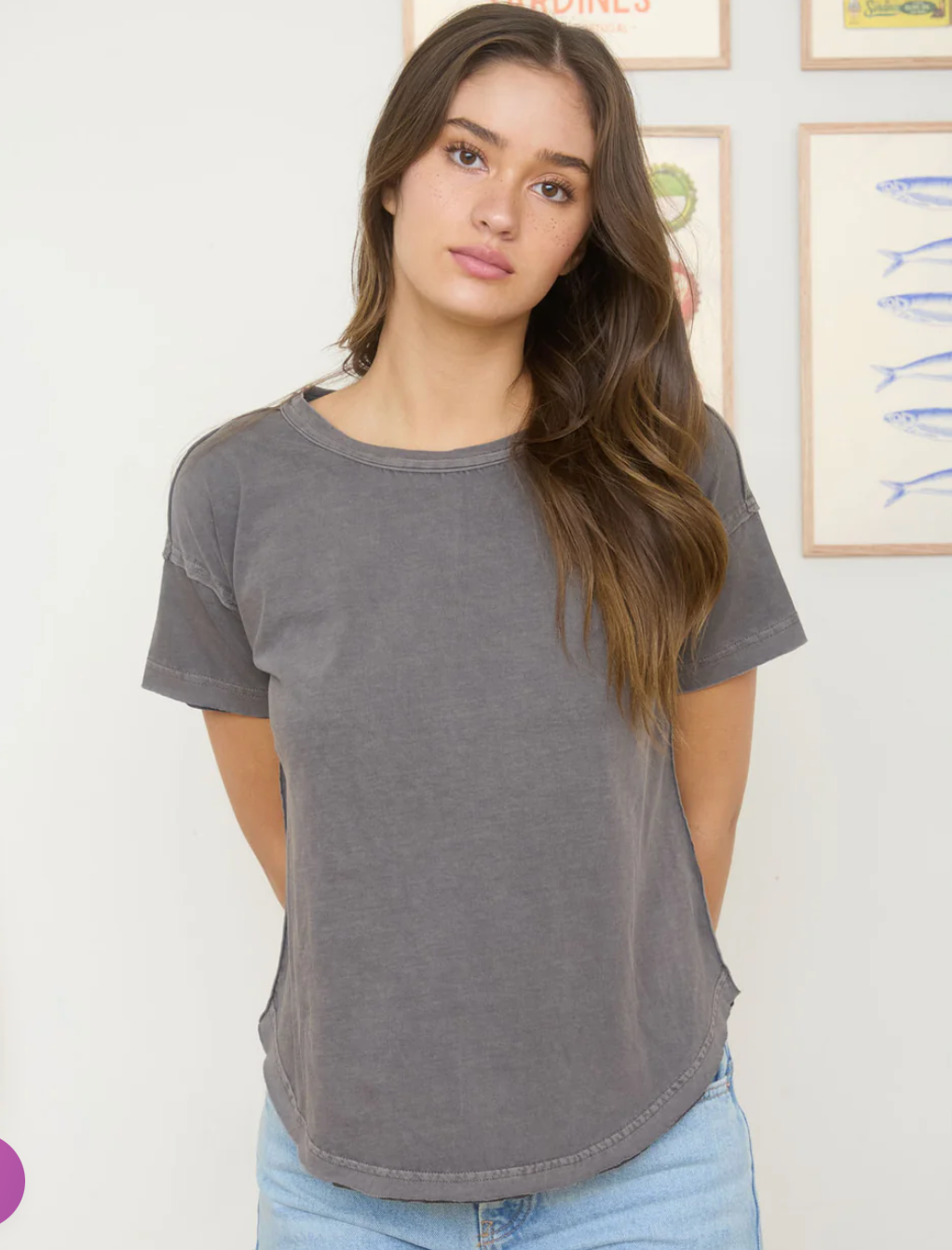 ROUND NECK SHORT SLEEVE EXPOSED SEAM TOP