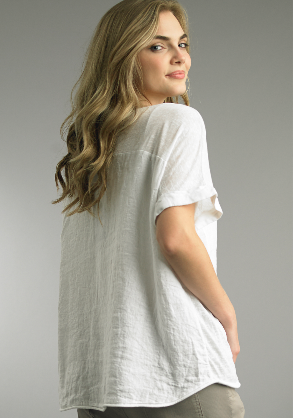 V-NECK LINEN TOP