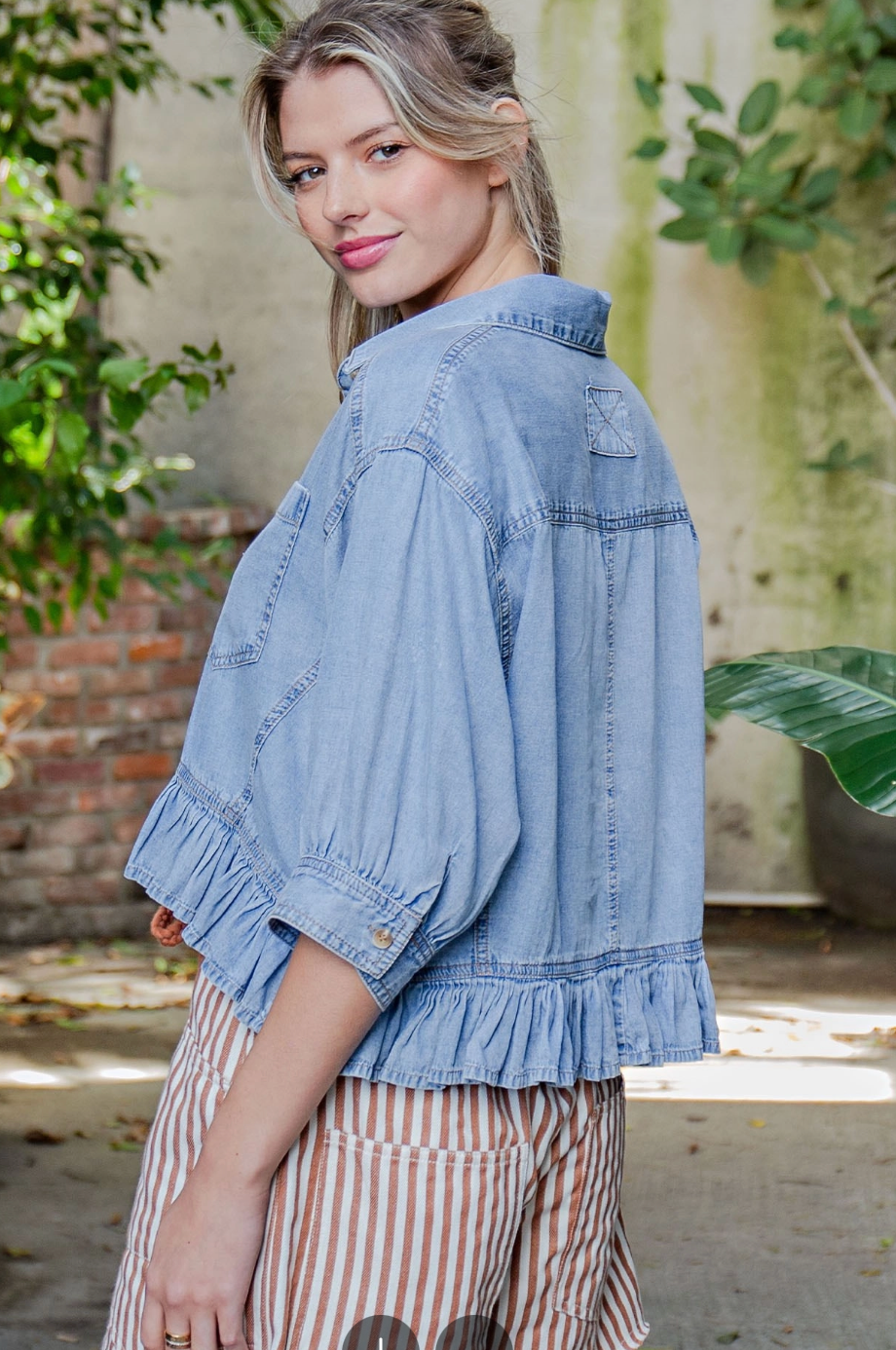 DENIM BUTTON DOWN TOP