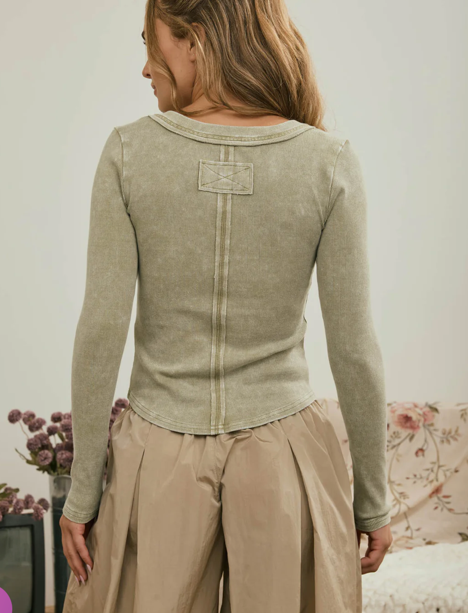WASHED LONG SLEEVE HENLEY KNIT TOP