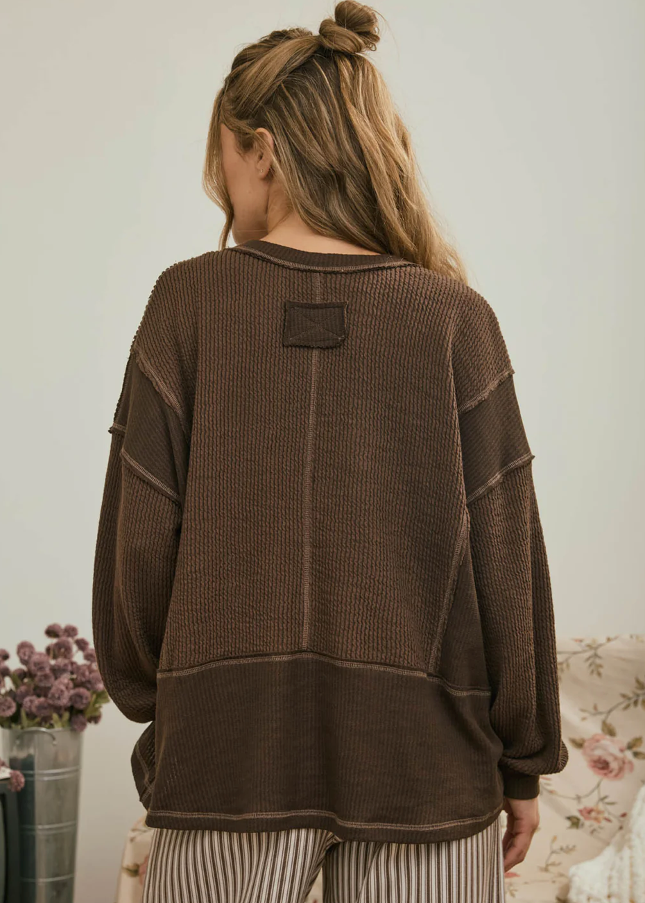 SPLIT NECK RAW EDGE LONG SLEEVE RIBBED KNIT TOP