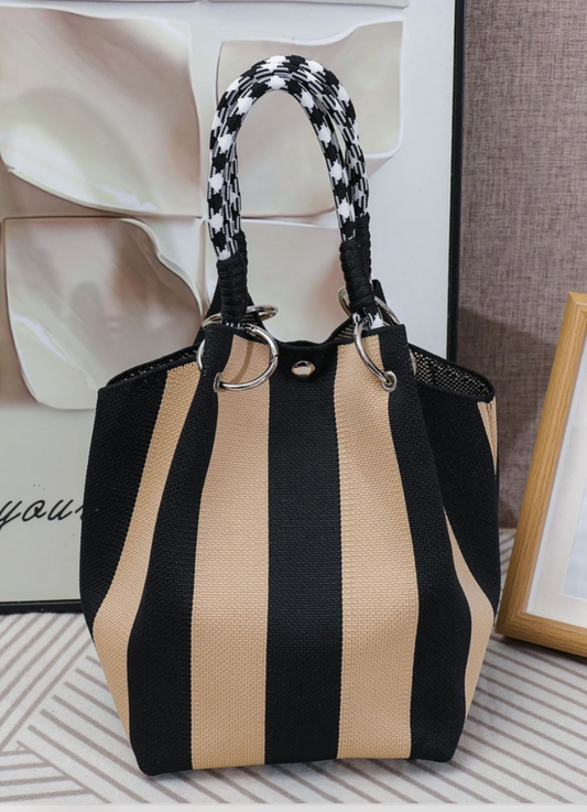 GEOMETRIC KNITTED BUCKET TOTE BAG