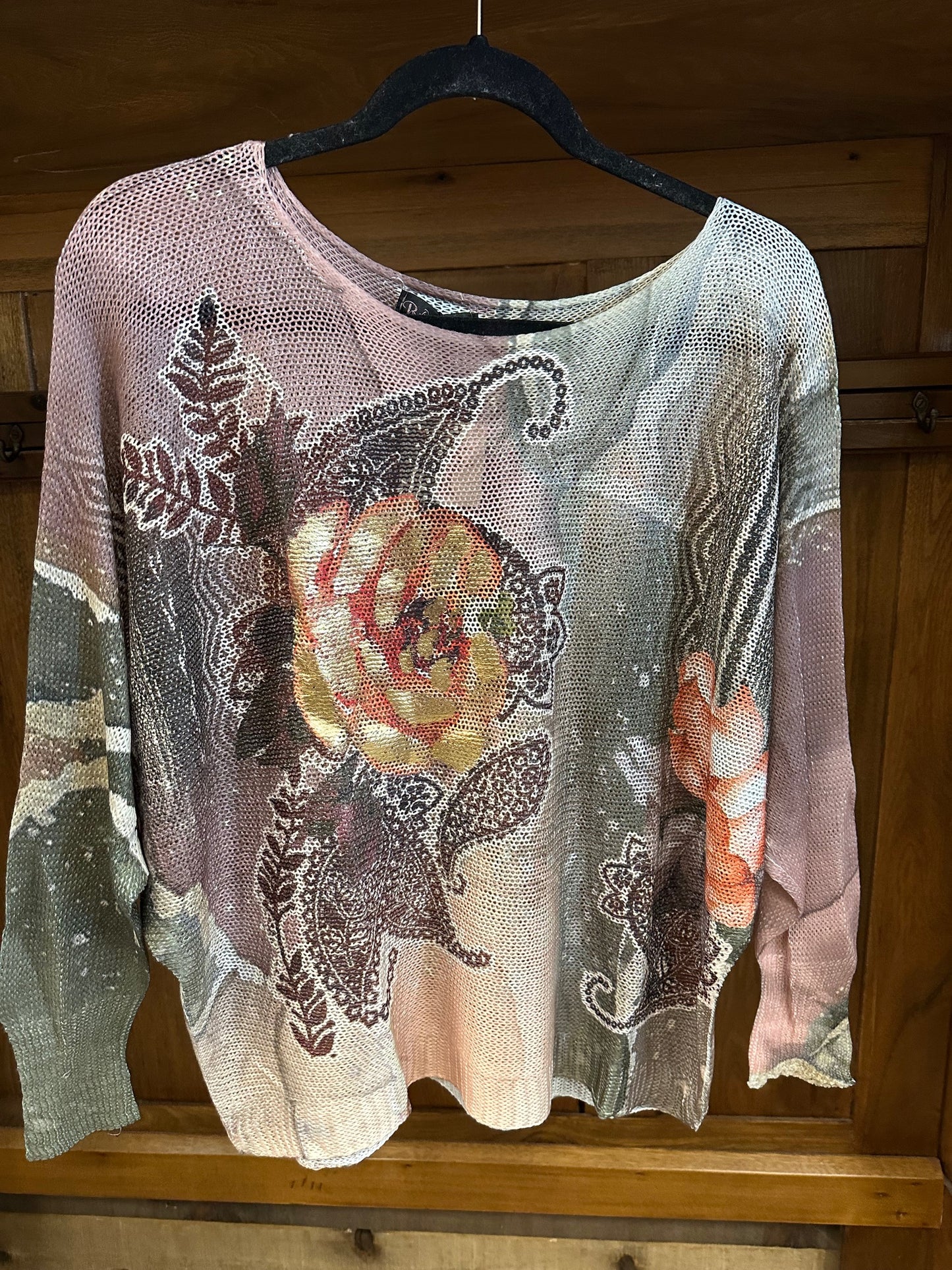 KNIT TOP WITH DESIGN AND DOLMAN SLEEVES