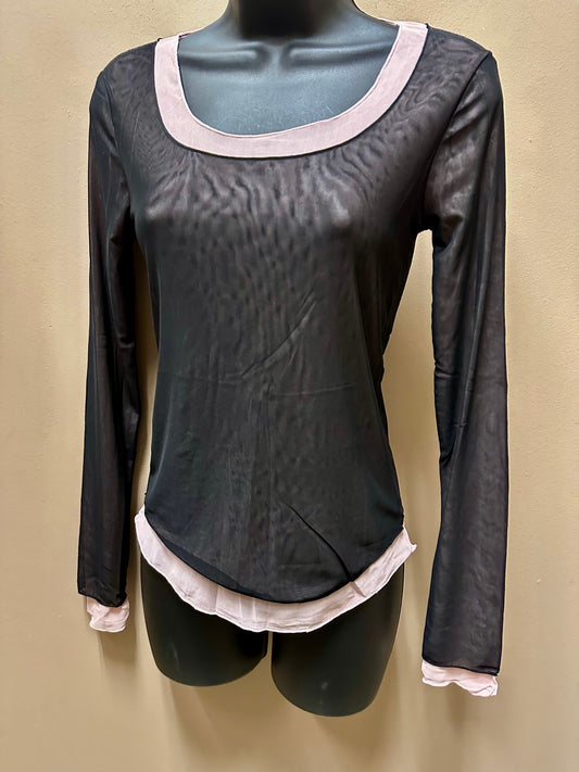 DOUBLE LAYER SCOOP NECK MESH TOP