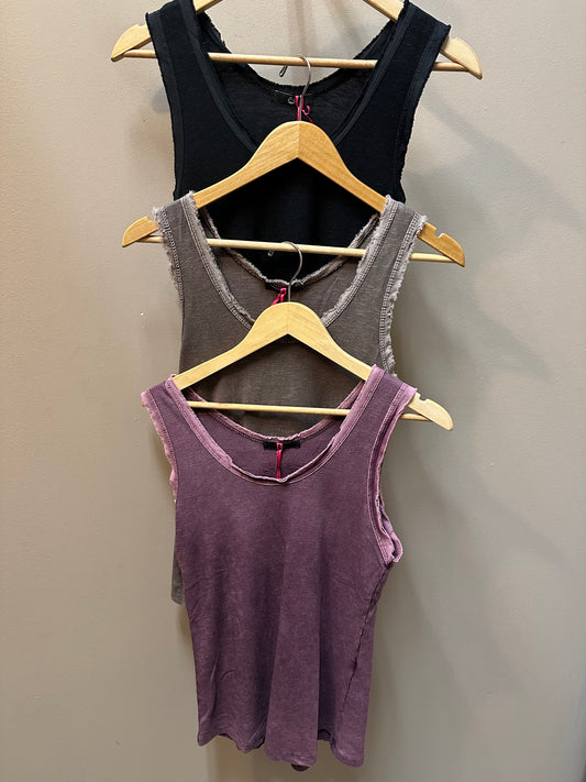 TANK TOP WITH FRAY EDGES