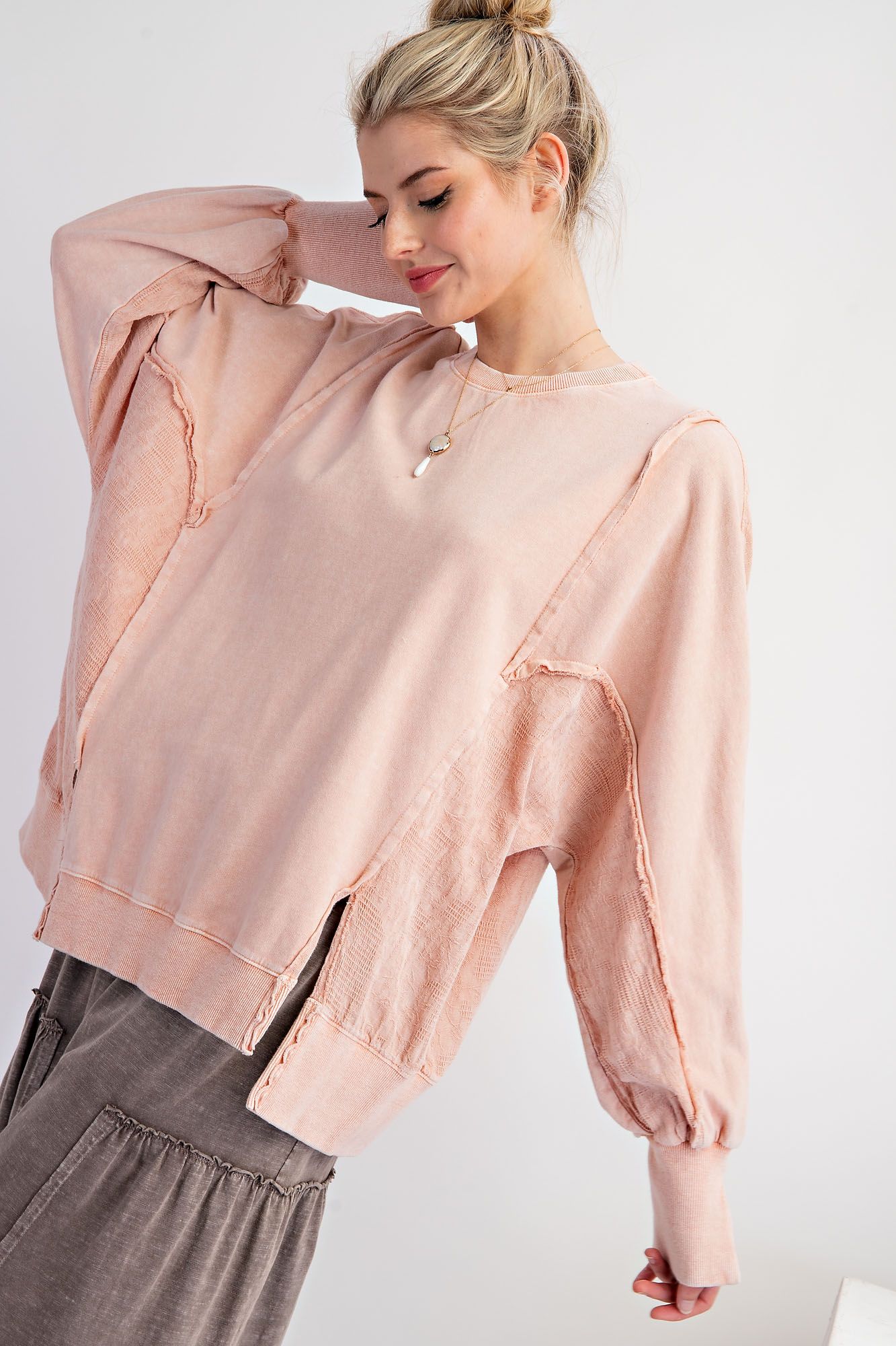 LONG SLEEVE LACE MIX MINERAL WASHED SWEATSHIRT