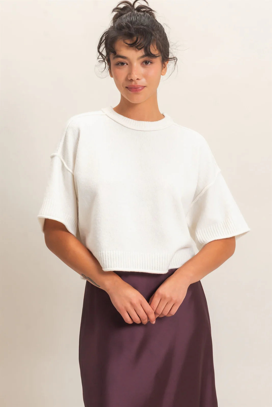 SEAM DETAIL SHORT SLEEVE KNIT TOP