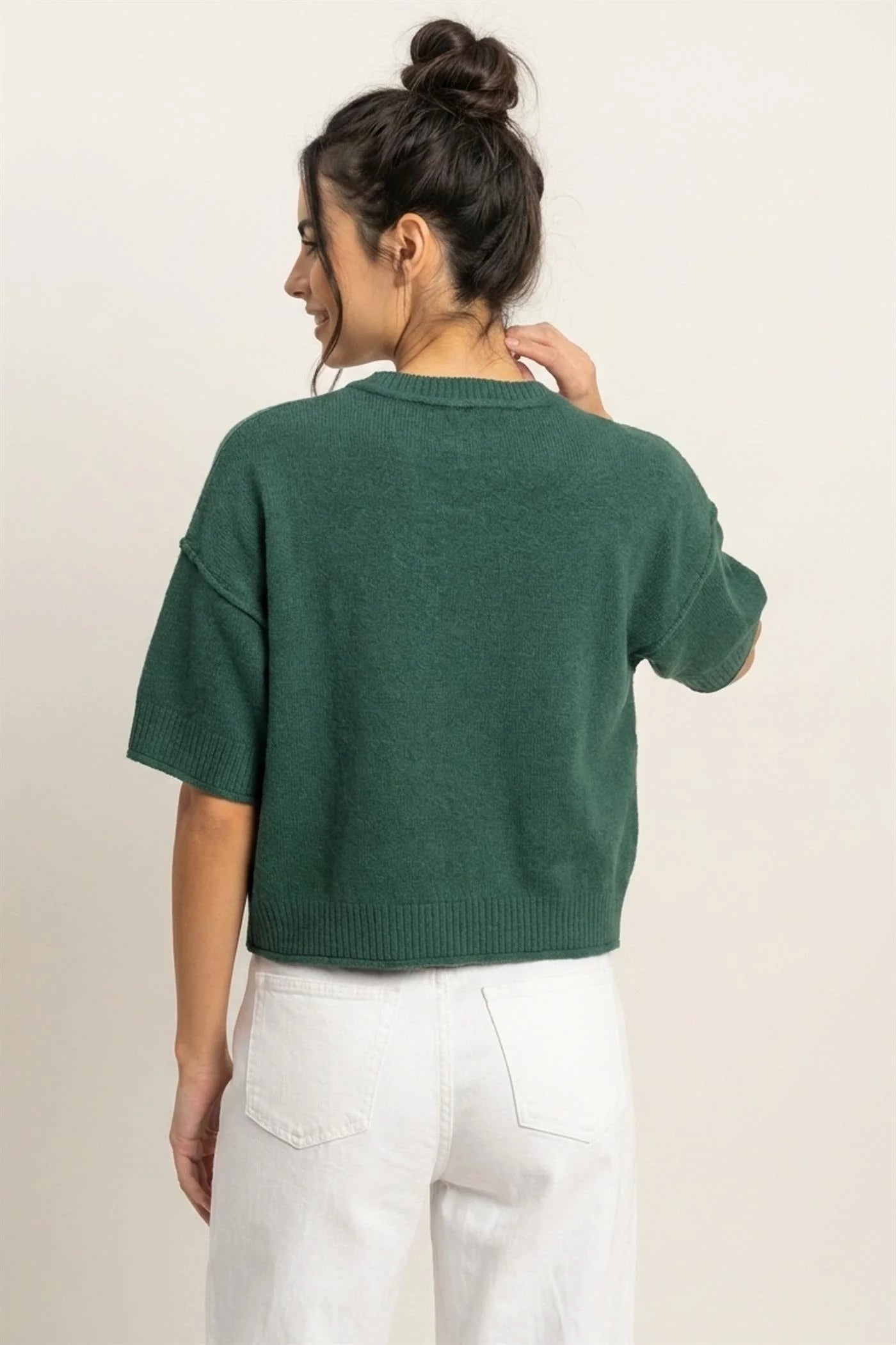 SEAM DETAIL SHORT SLEEVE KNIT TOP