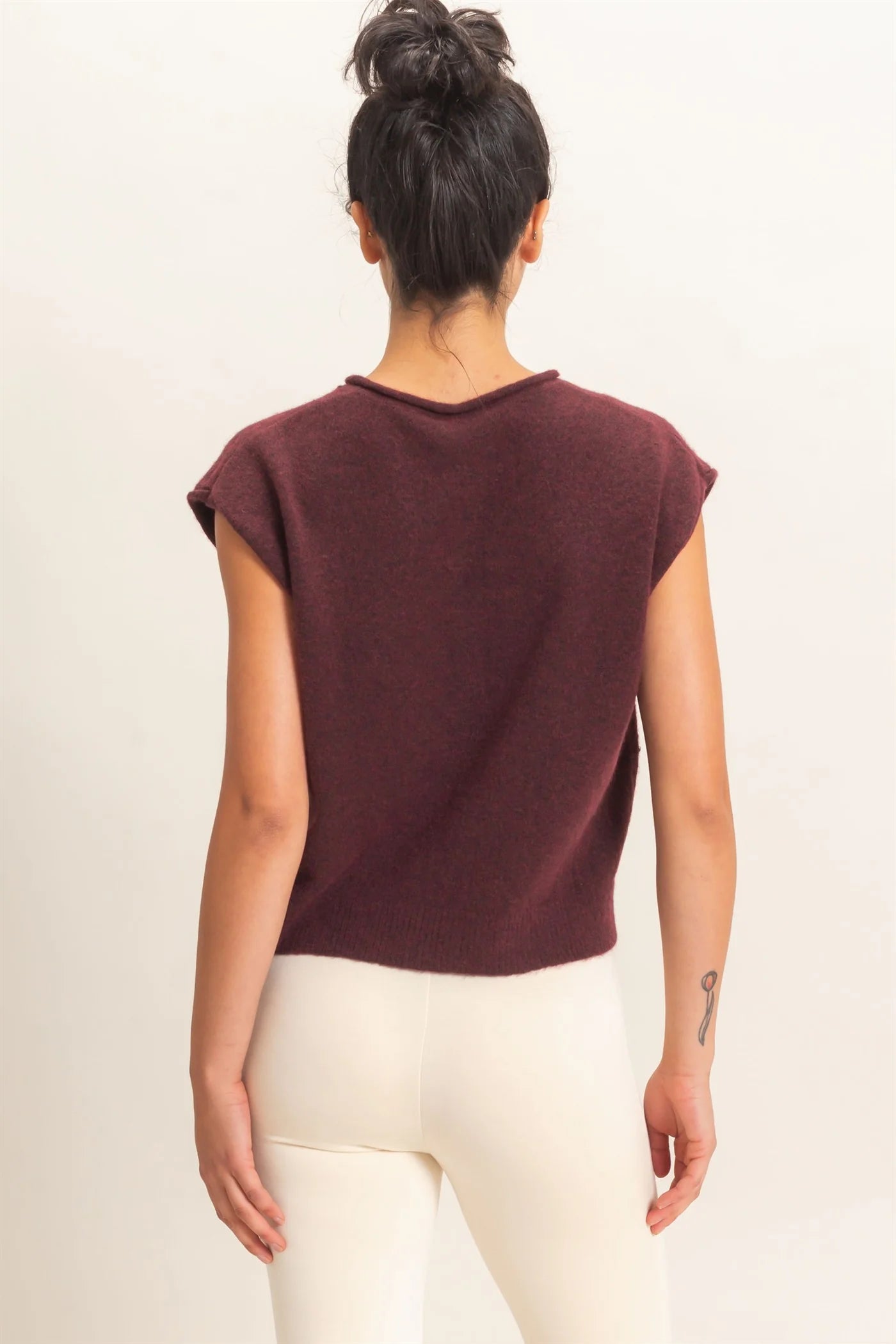 SLEEVELESS BUTTON DOWN ROUND NECK KNIT SWEATER VEST