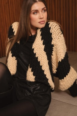 CHUNKY KNIT CARDIGAN SWEATER